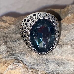 5/$10❤️❤️❤️NEW Faceted Gray Resin Silver Toned Zinc Alloy Ring